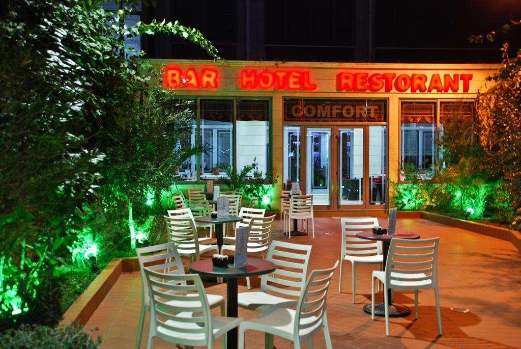 Hotel Comfort Tiran Restoran fotoğraf